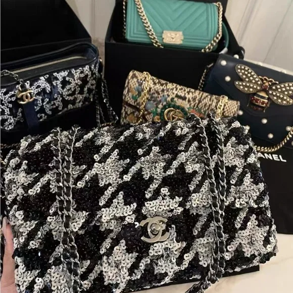 CHANEL BLACK & SILVER SEQUIN HOUNDSTOOTH HALF FLAP MEDIUM - Picture 3 of 10